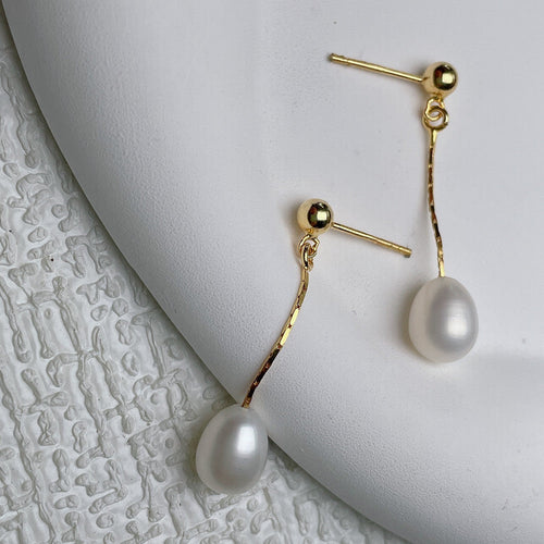 Earrings with Elegant Pearl
